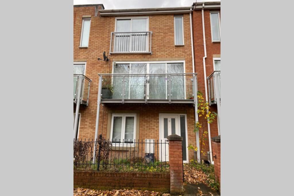Large 5-Bed City Centre Townhouse With Secure Parking Manchester Exteriér fotografie